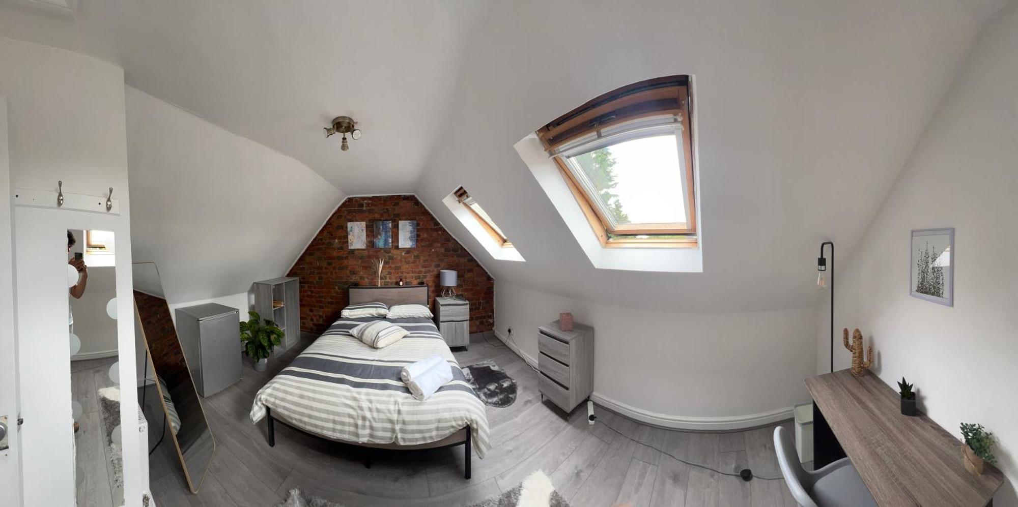The By U&a Pensiune Londra